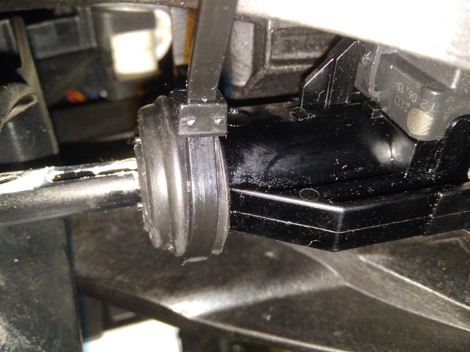 Потек главный цилиндр сцепления — Volkswagen Golf Sportsvan, 1,6 л ...