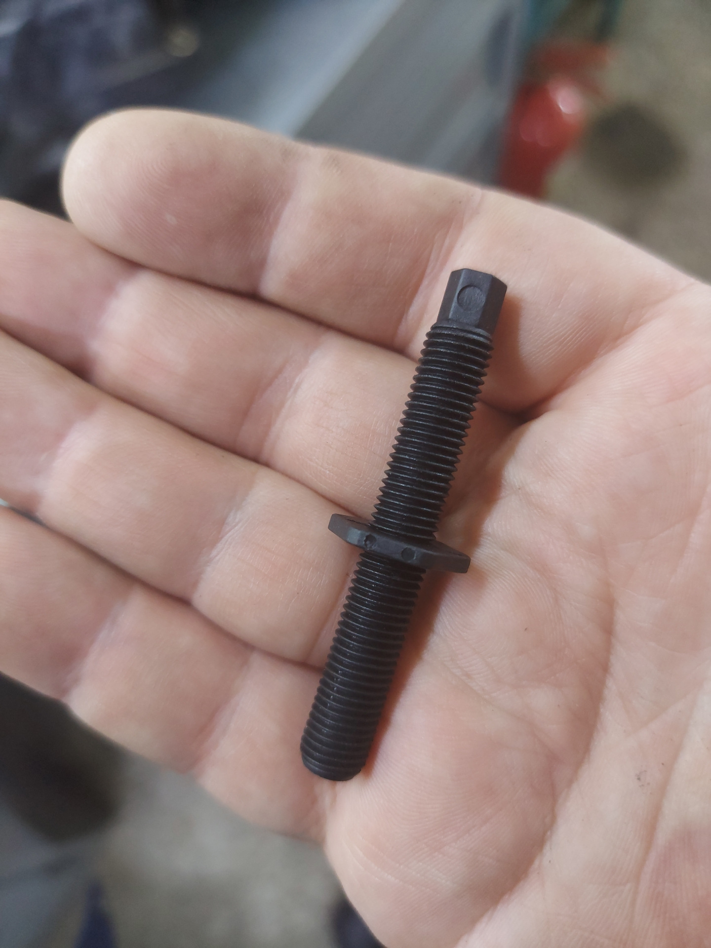 Шпилька крепления фары — Skoda Octavia A5 Mk2, 1,8 л, 2012 года ...