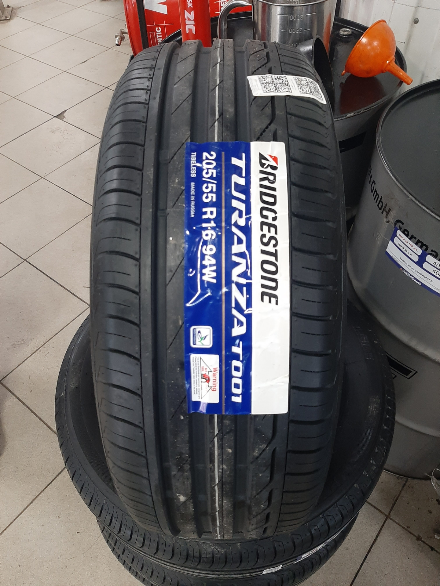 Резина 205 55r16. Bridgestone Turanza 205/55 r16. Летняя резина Bridgestone 205-55-16. 205/55 R16. Летняя резине на Ларгус.