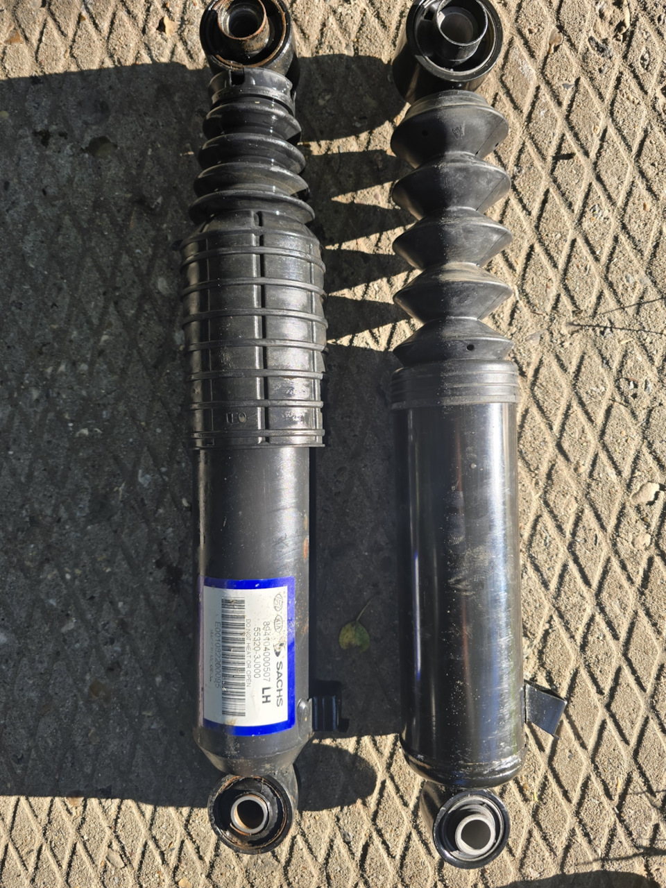 553203J000 55320-3J000 ペアリア左右リアショックアブソーバー