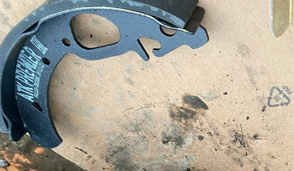 Ручник теперь держит! Машина тормозит. — Lada Гранта, 1,6 л, 2016 года ...