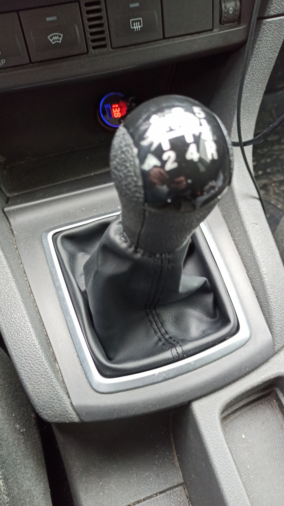 Чехол и ручка переключателя передач — Ford Focus II Hatchback, 1,8 л ...