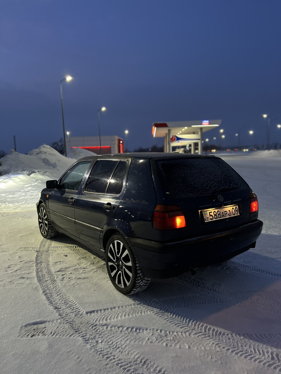 Резина ми 16. Авторезина 3 ряда кирпичиков. Четыре как три шины. Комплект шин в векторе. Протектор шин.