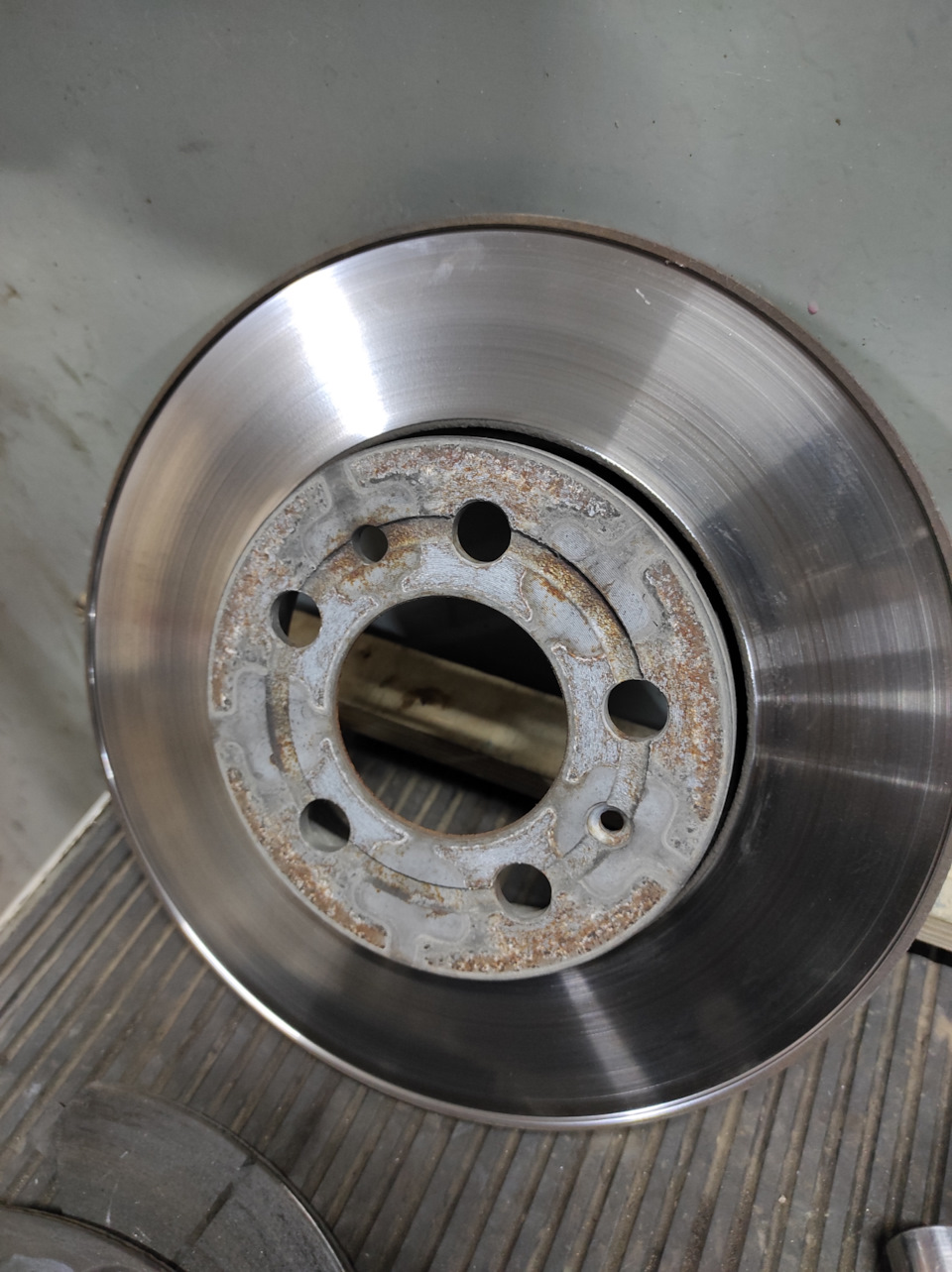 Замена тормозных дисков и колодок Polo, фирмы Lynx — DRIVE2