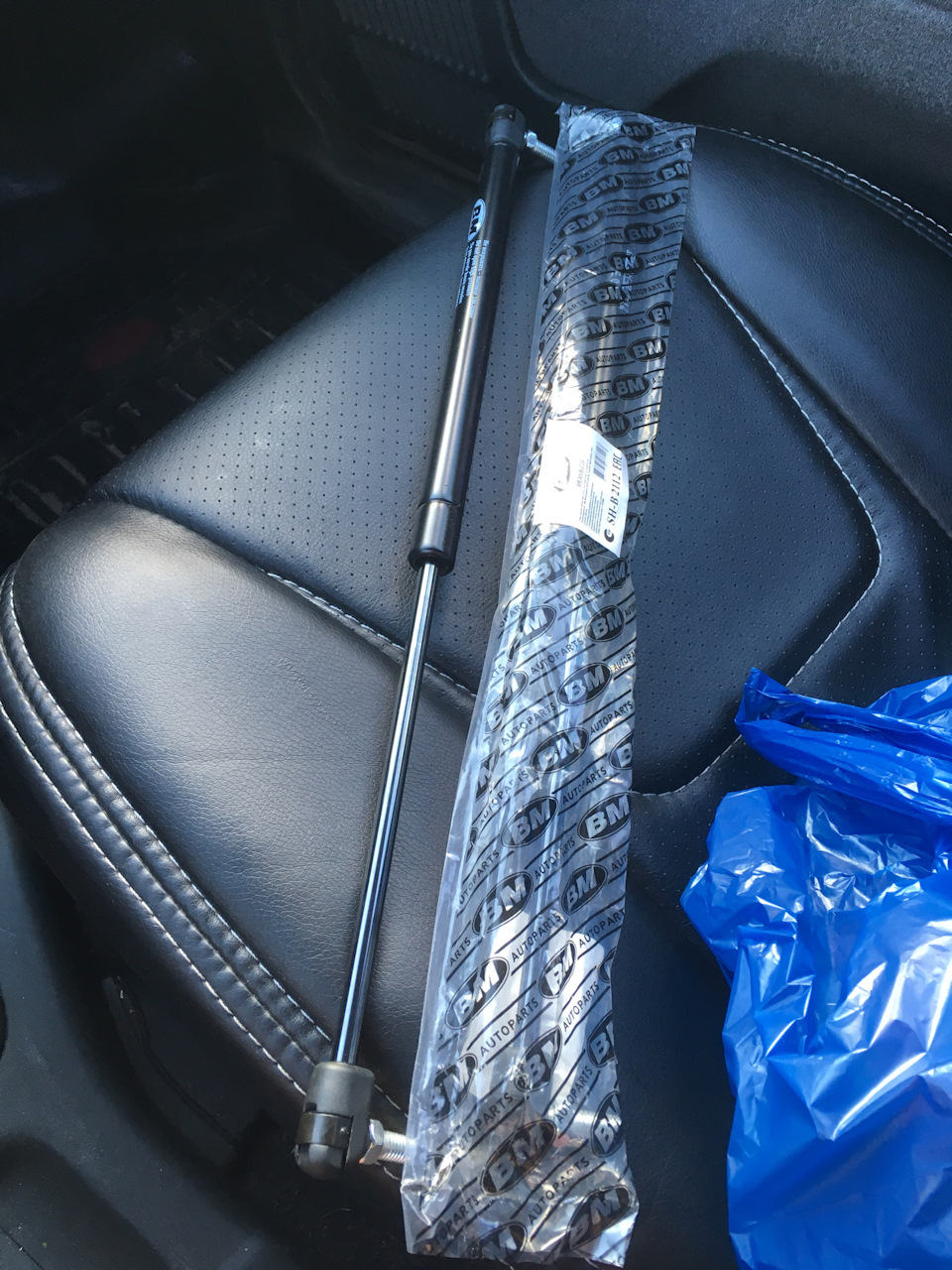 Упоры крышки багажника — Lada 21124, 1,6 л, 2006 года | расходники | DRIVE2