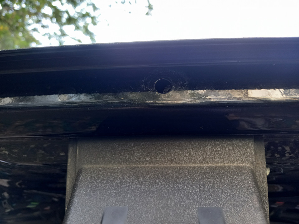 Замена дренажной трубки в крышке багажника — Volkswagen Passat Variant ...