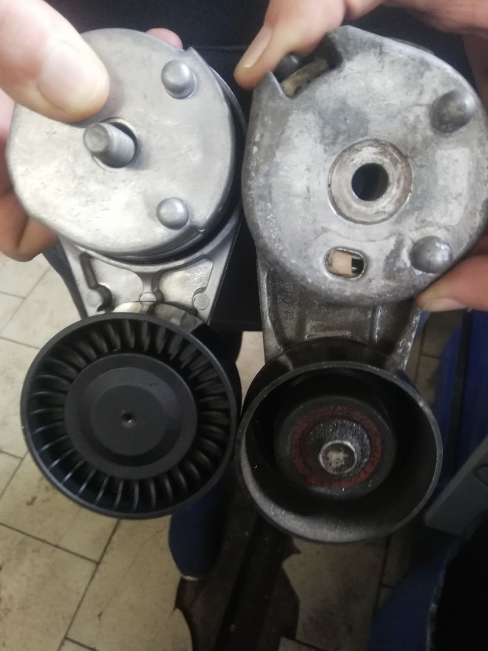 Старый и новый. Диаметр чуть отличается — Jaguar XF (1G)