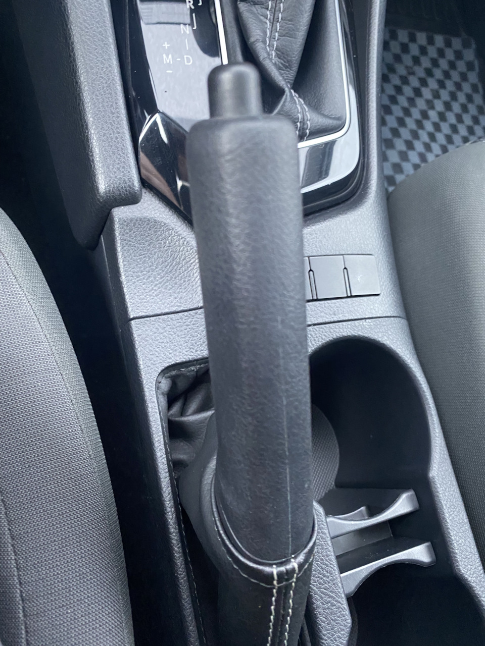 Чехол стояночного тормоза — Toyota Corolla (160), 1,6 л, 2018 года ...