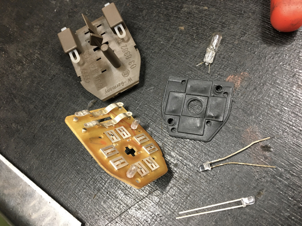 Подсветка регулировки печки, зеркал, прикуривателя — Audi 100 (C4), 2,3 ...