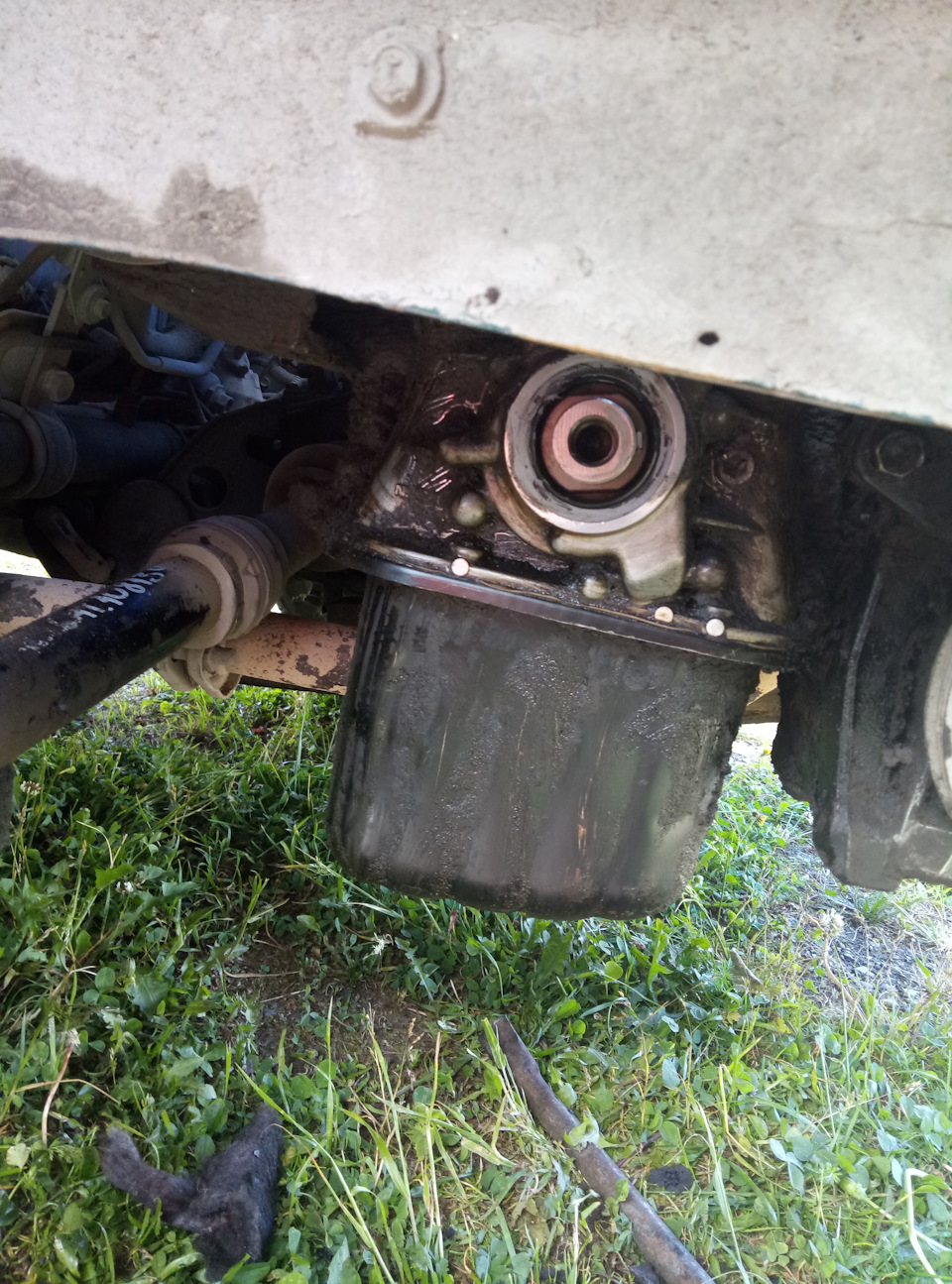 Замена сальников свечных колодцев ga15de