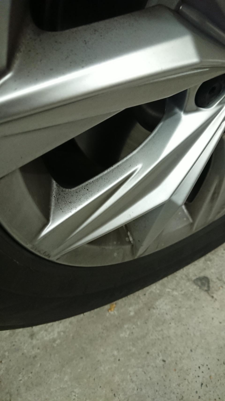 Передние колодки сильно пылят — Volkswagen Tiguan (2G), 2 л, 2019 года ...