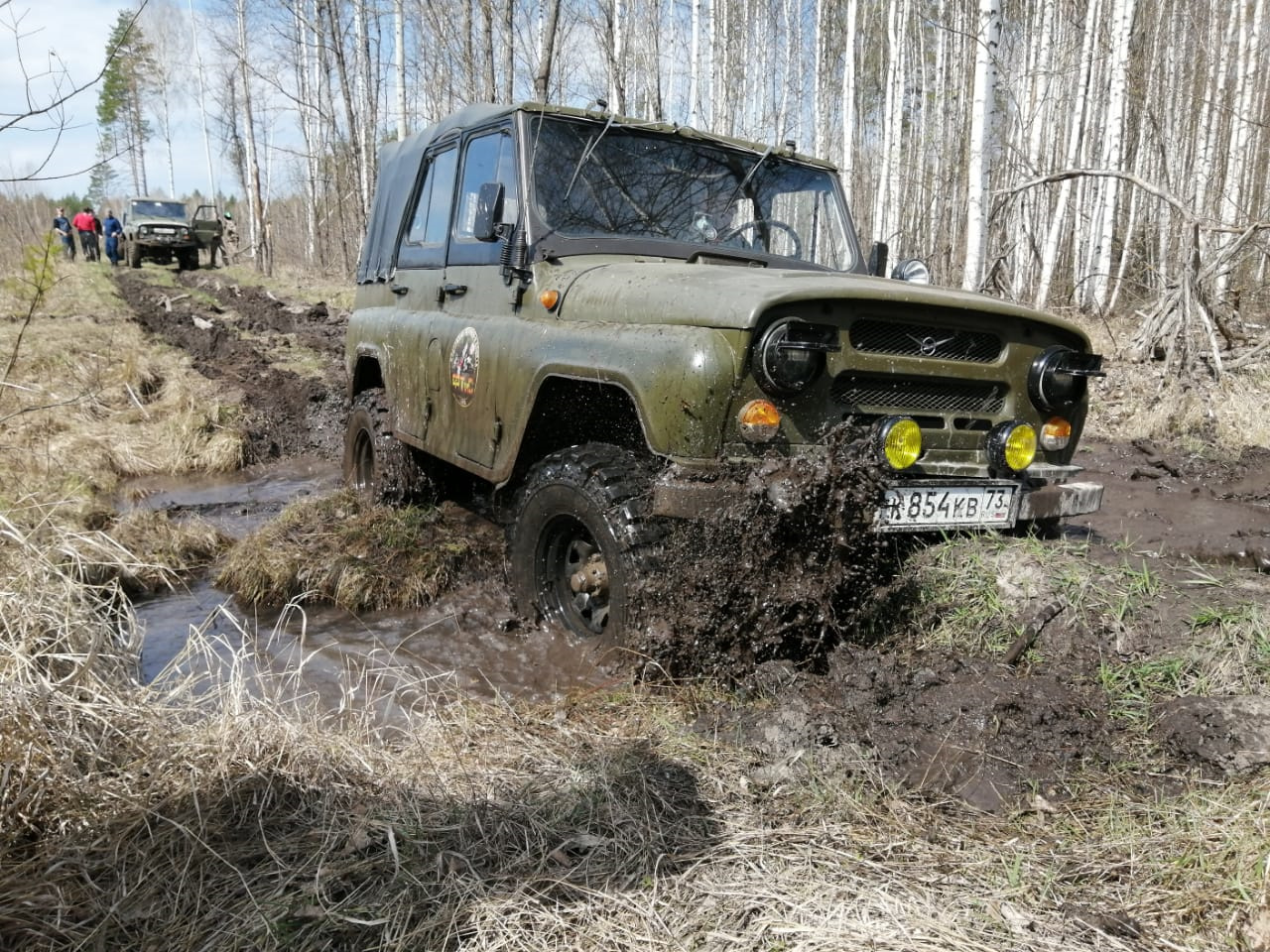 Что лучше уаз или газ. УАЗ 31512 хаки. УАЗ 31512 фото. УАЗ ти рекс. Что больше по кузову УАЗ или Газель.