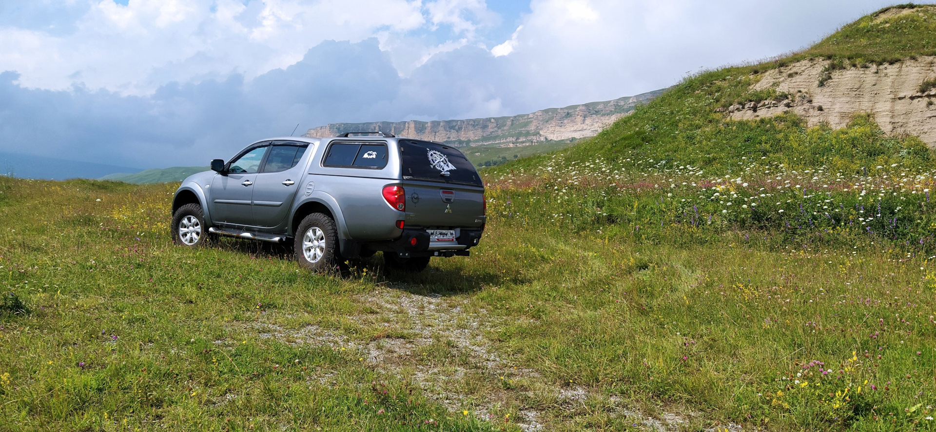 КБР 2022, отпуск по перевалам. Плато Бечасын, Бермамыт. — Mitsubishi L200  (4G), 2,5 л, 2013 года | путешествие | DRIVE2