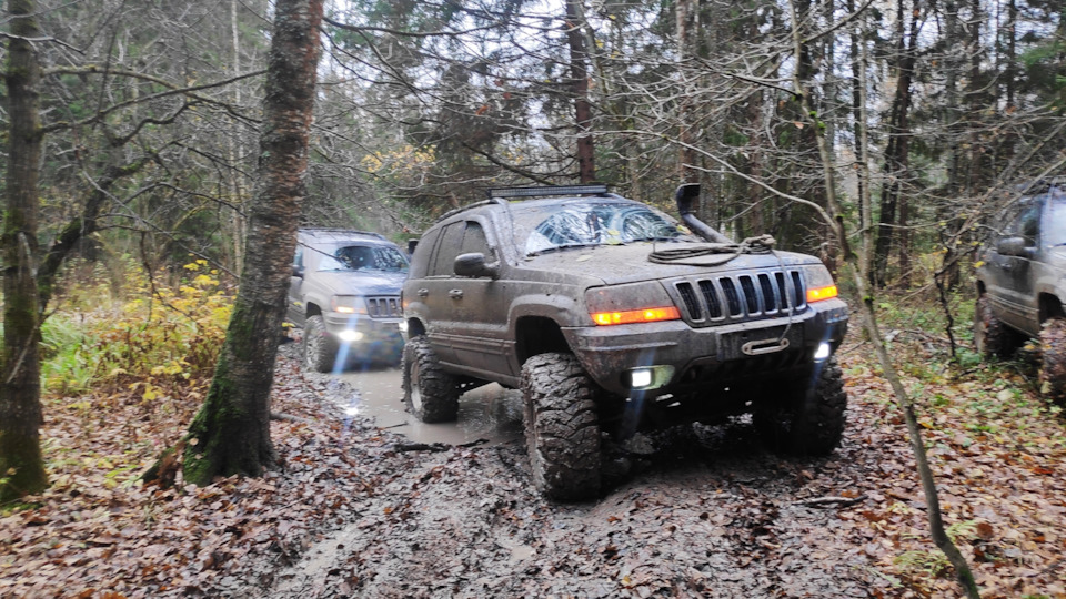 Jeep Grand Cherokee в грязи