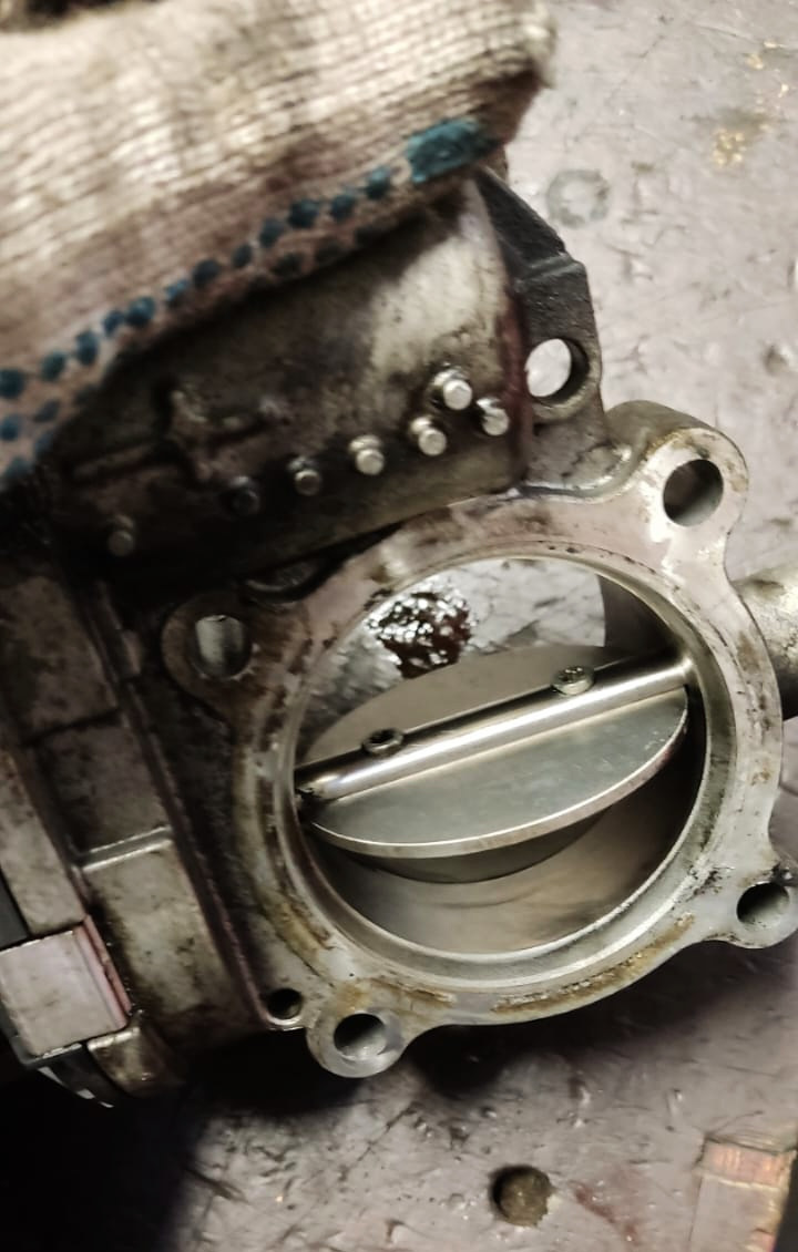 Чистка клапана EGR, чистка дроссельной заслонки — Volvo V60 Cross ...