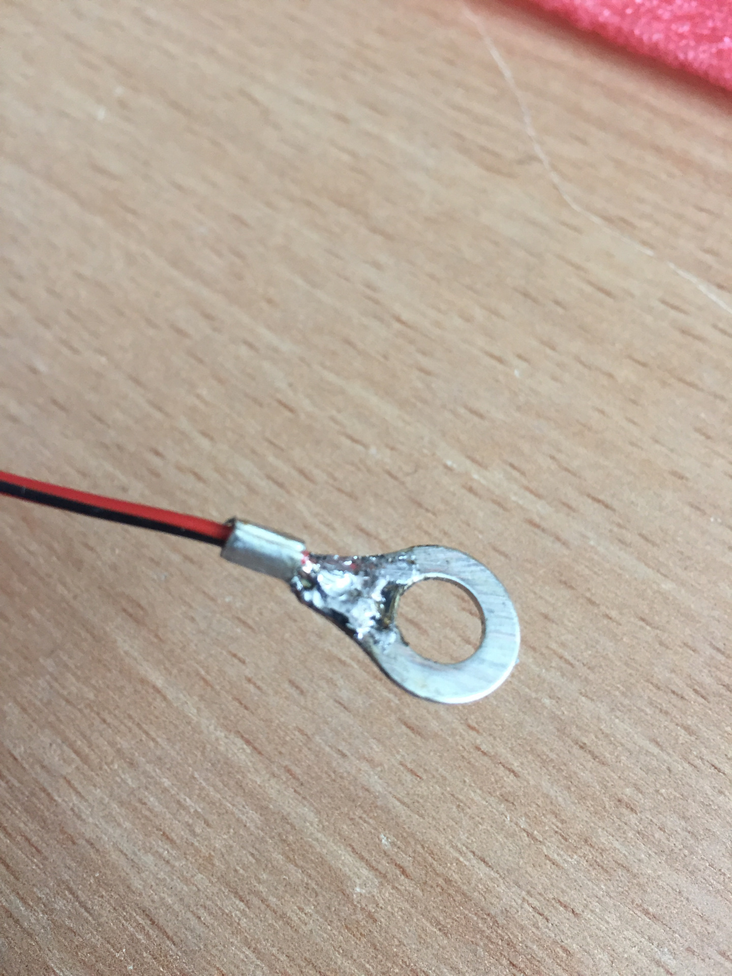 Кабель от аккумулятора к магнитоле. Припаять провод к клеме. Паяем клеммы. Предохранитель для велосипеда как паять клеммы. Как припаять клемму к тену.