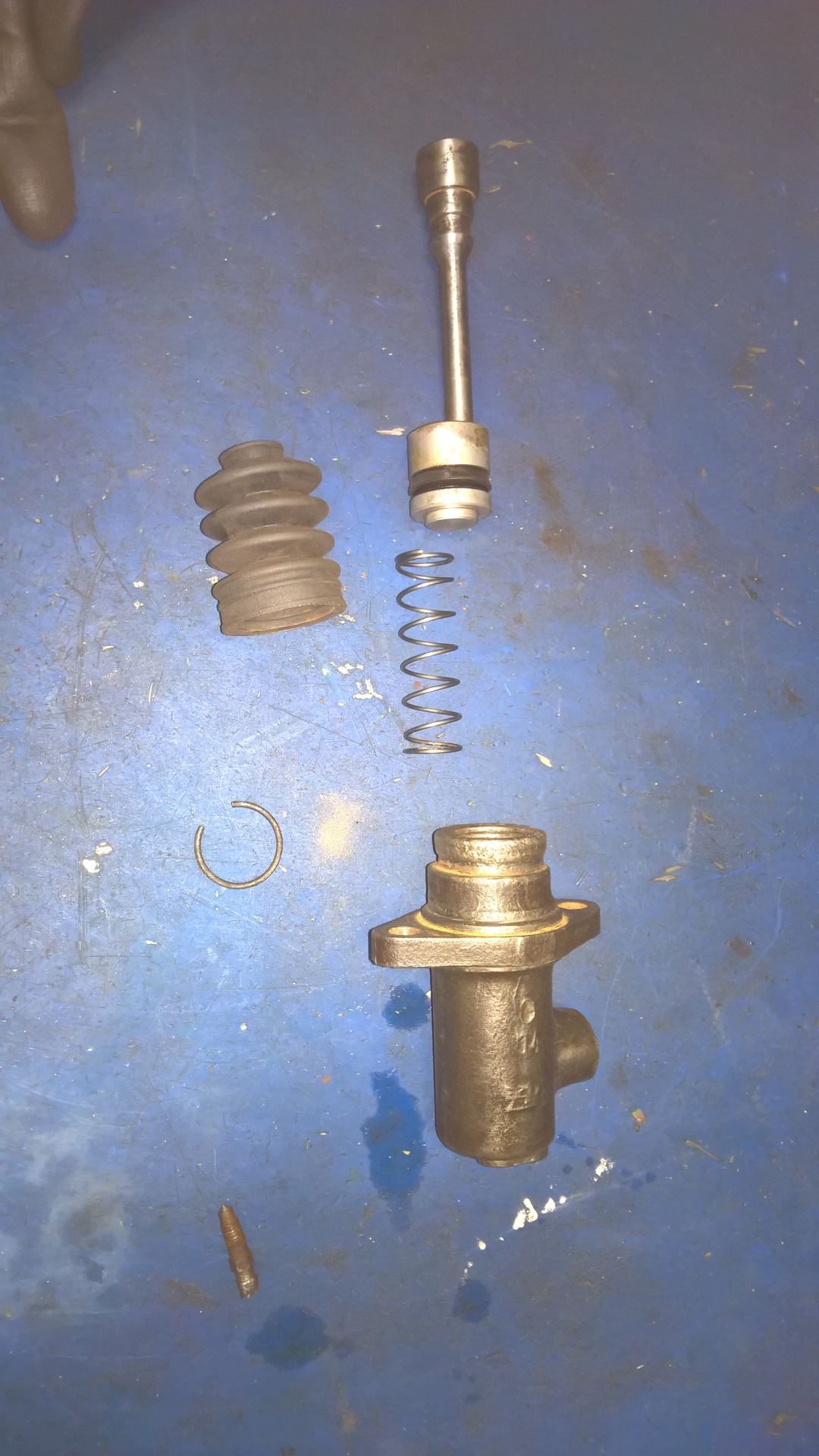 Подшаманил рабочий выжимной цилиндр — Volkswagen Caravelle (T3), 1,6 л ...