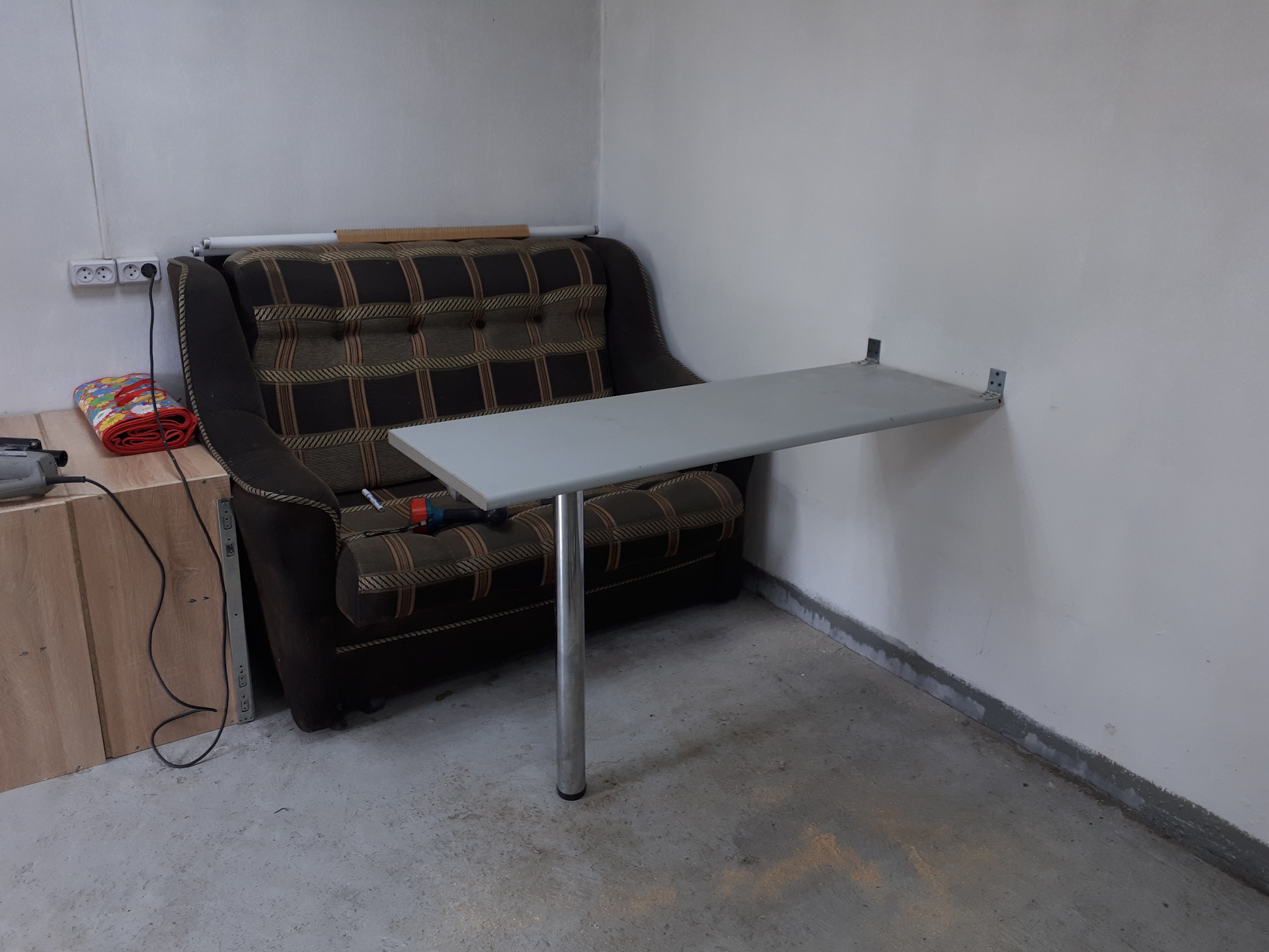 складной стол в гараж к стене своими руками