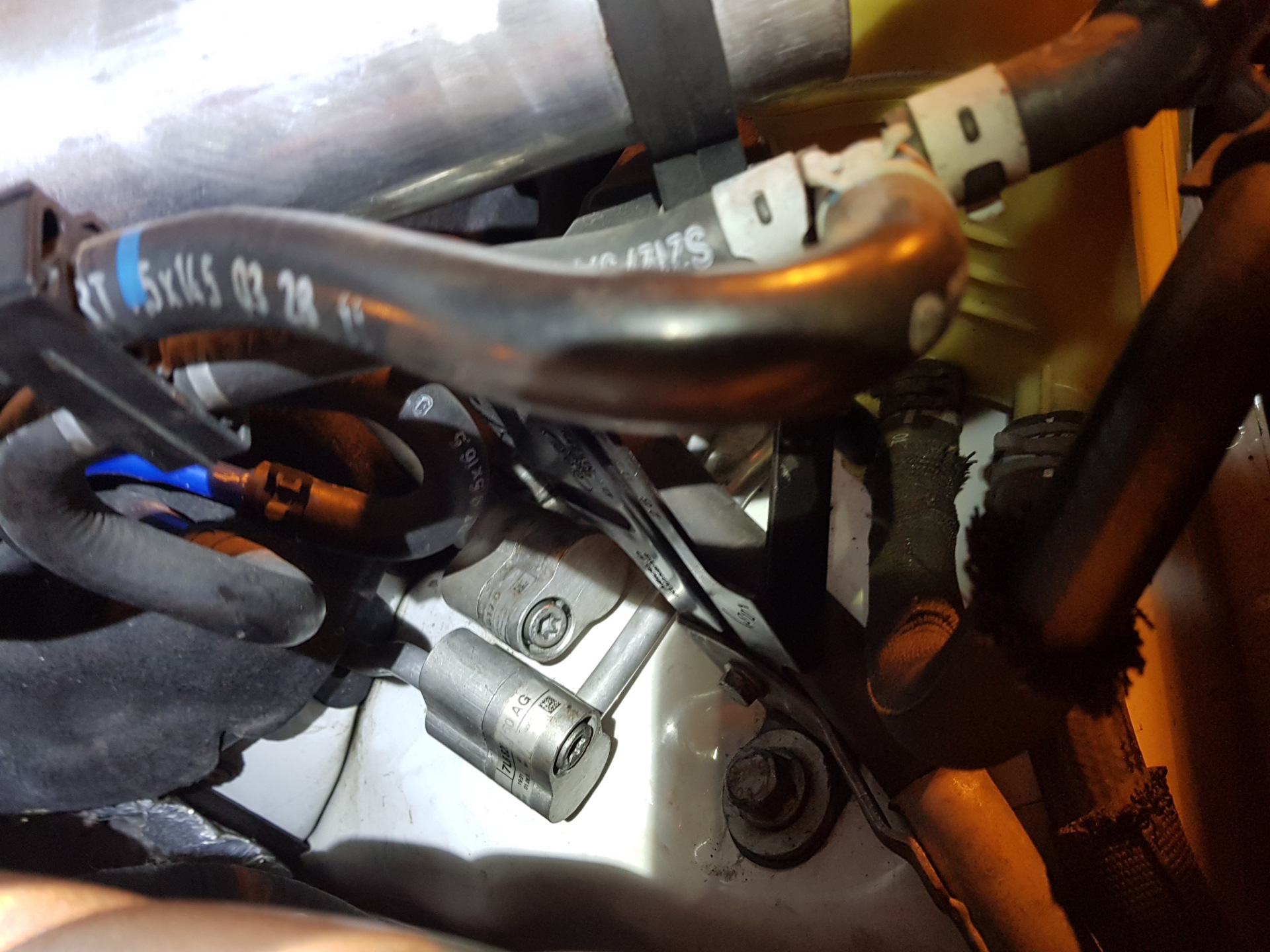 Замена трубки кондиционера — Audi Q7 (1G), 3 л, 2012 года | своими ...