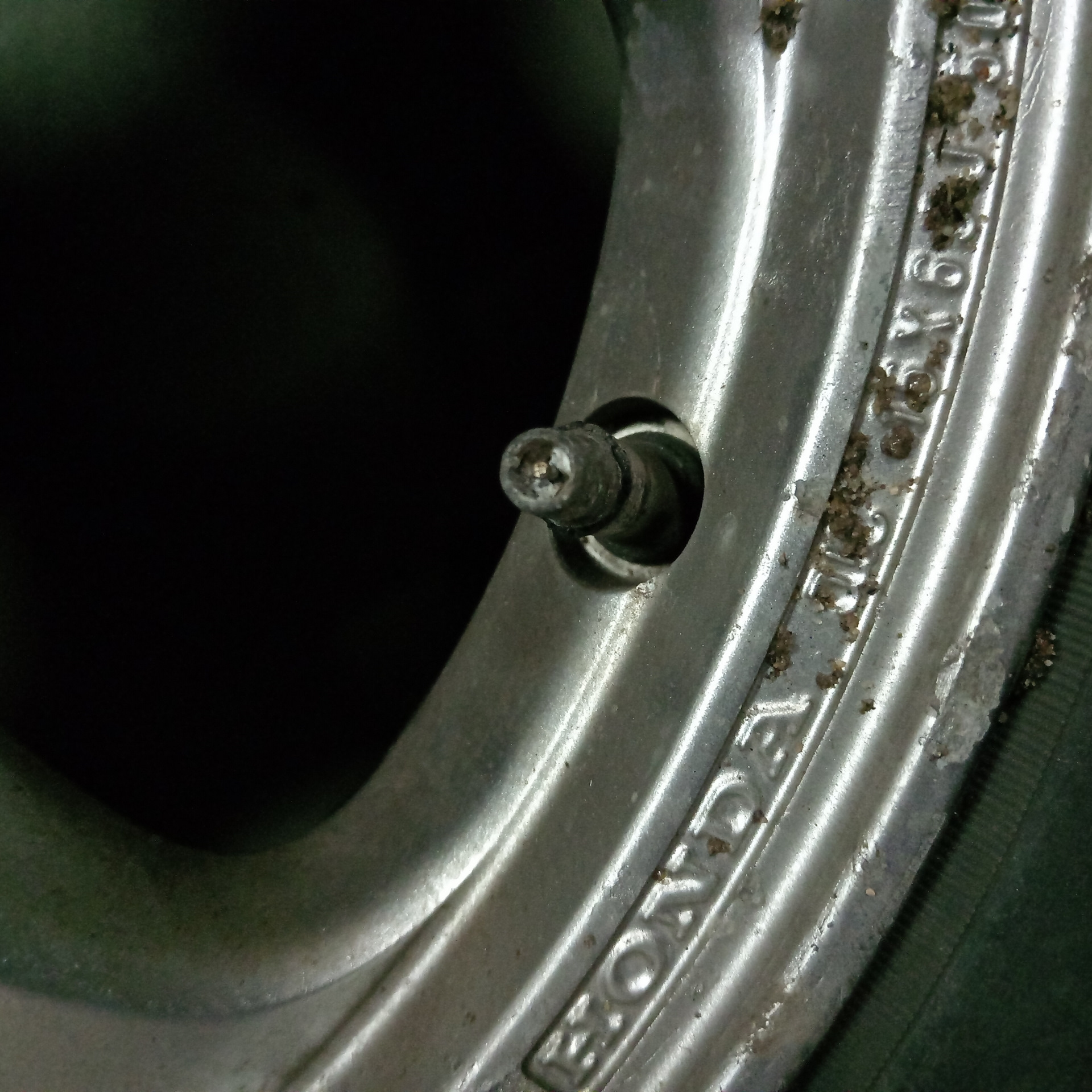 Замена вентиля в колесе. 🔧 — Honda Accord (5G), 1,8 л, 1997 года ...