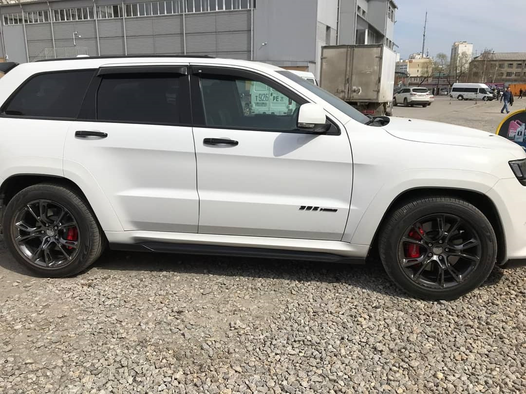 Пороги jeep cherokee. Пороги на Гранд Чероки wk2. Пороги Jeep Grand Cherokee wk2. Силовые пороги джип Гранд Чероки wk2. Пороги на джип Гранд Чероки wk2.