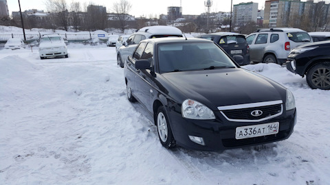 Черная приора на черных дисках r15