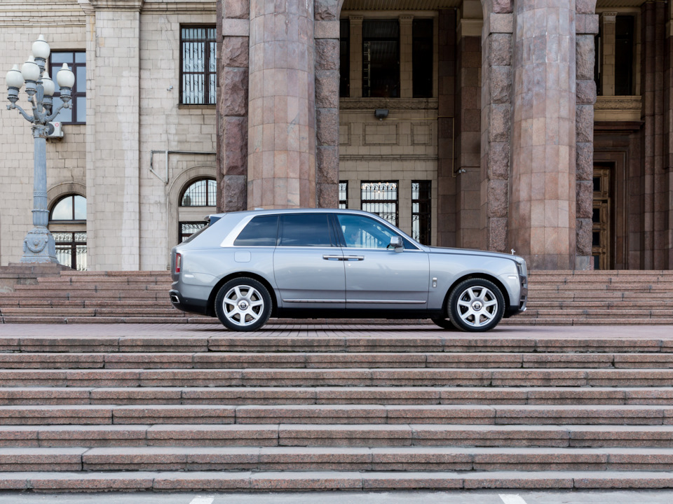 Машина настоящая rolls royce. Смотреть фото Машина настоящая rolls royce. Смотреть картинку Машина настоящая rolls royce. Картинка про Машина настоящая rolls royce. Фото Машина настоящая rolls royce