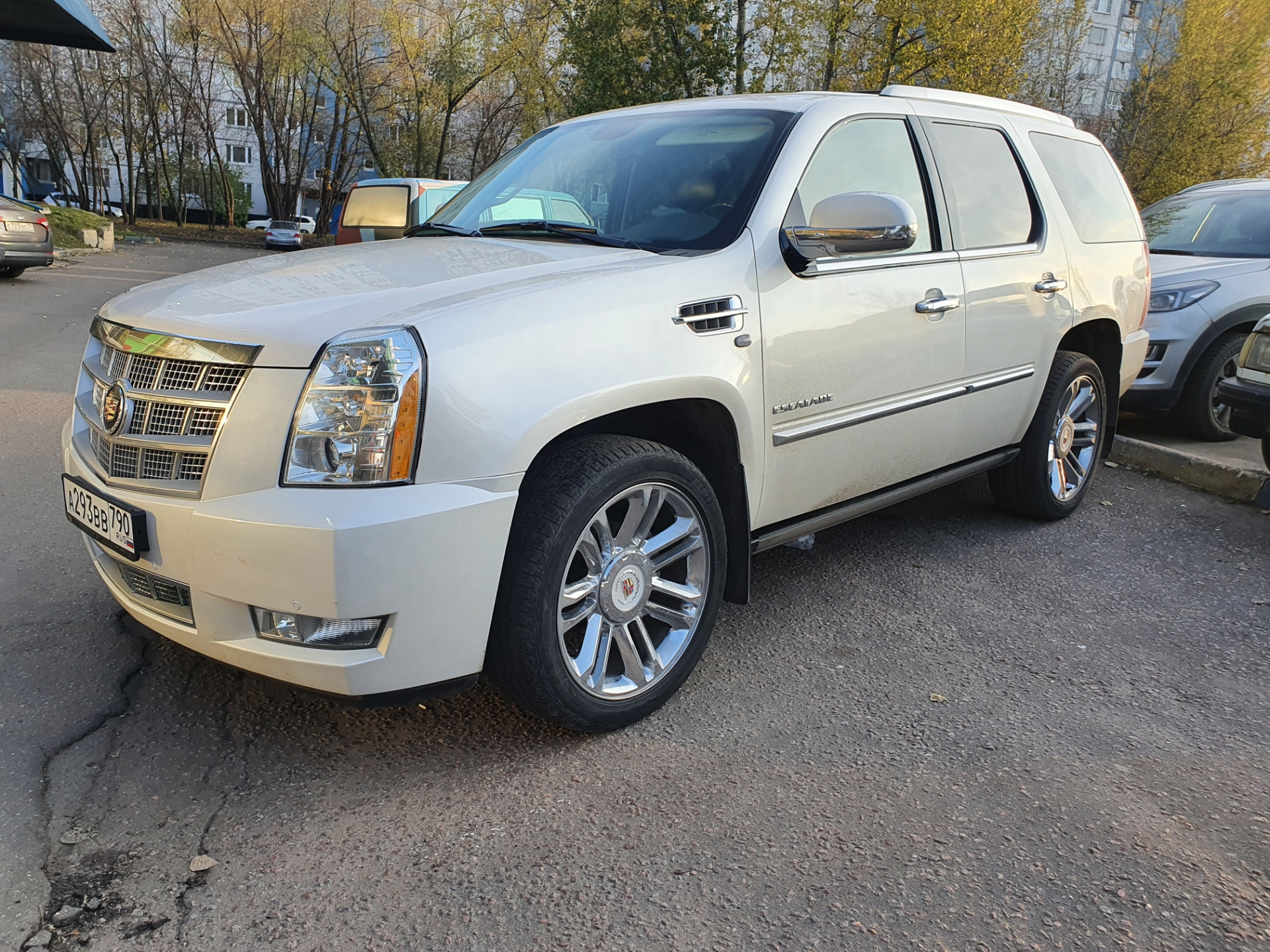 Cadillac Escalade drive2