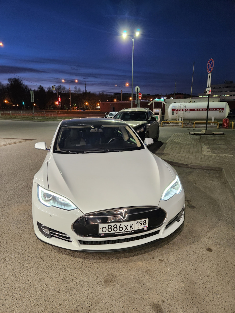 Чистка дренажных отверстий люка. Стоимость километра tesla. — Tesla Model  S, 2014 года | наблюдение | DRIVE2