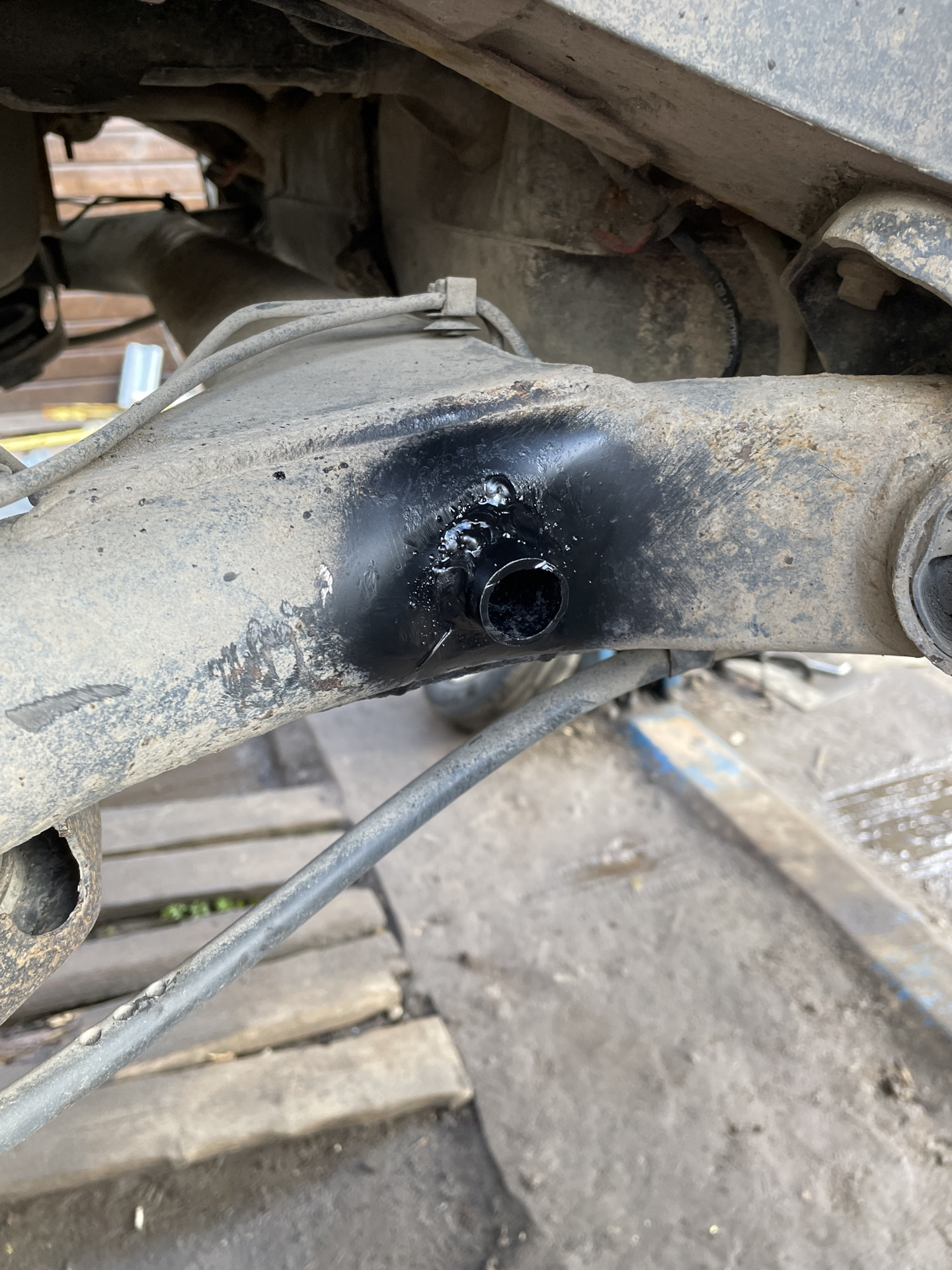 Замена торсиона в задней балке — Citroen C4 (1G), 1,6 л, 2009 года ...