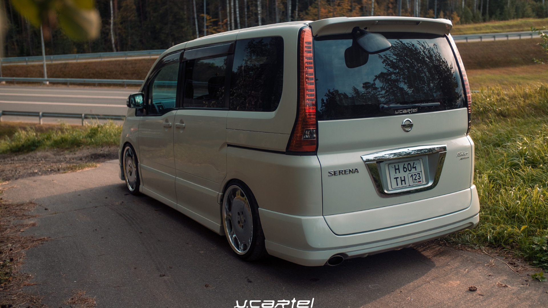 Serena 3. Nissan Serena stance.