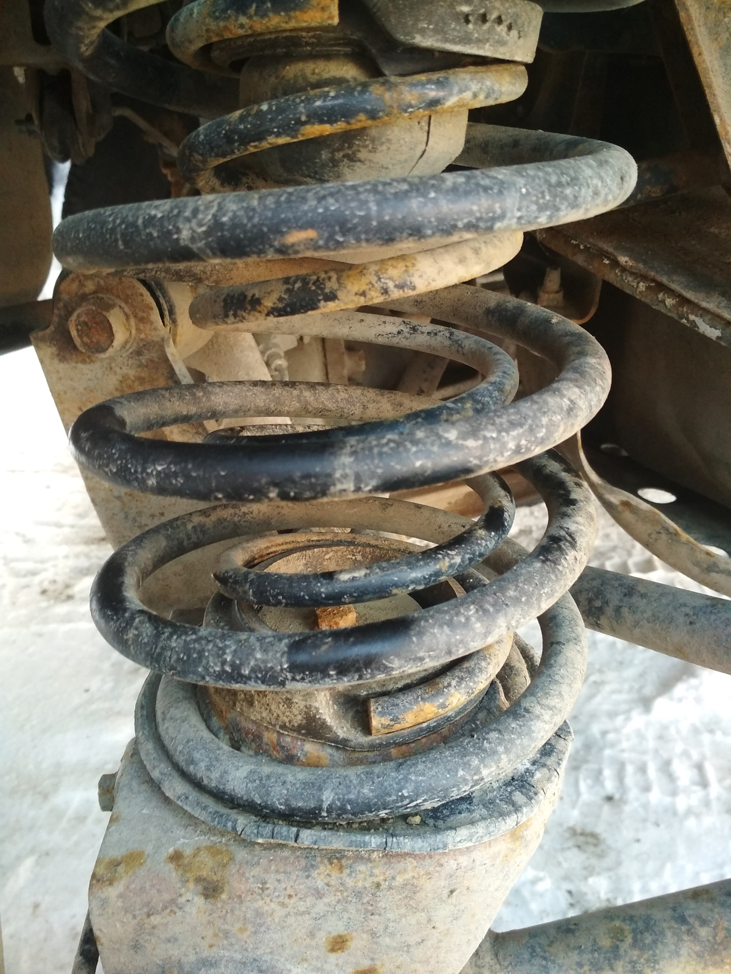 Задние пружины от Ока во внутрь пружин Hilux Surf — Toyota Hilux Surf ...