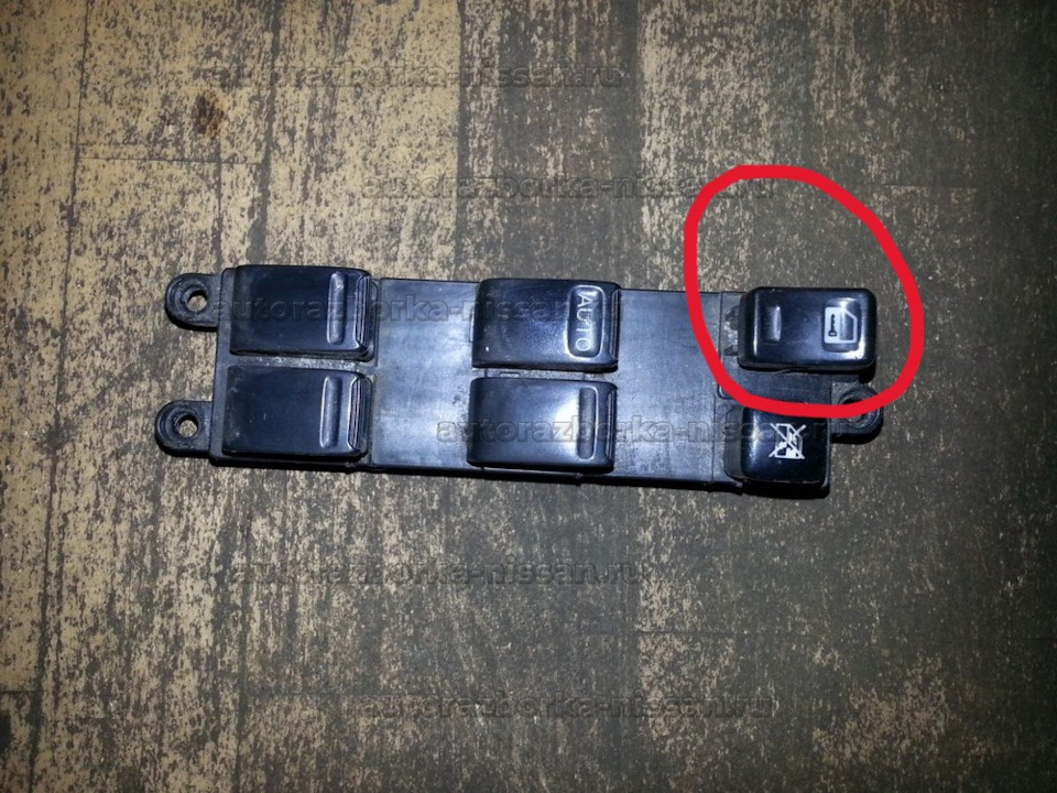 Кнопка закрывания дверей — Nissan X-Trail I (t30), 2 л, 2000 года ...