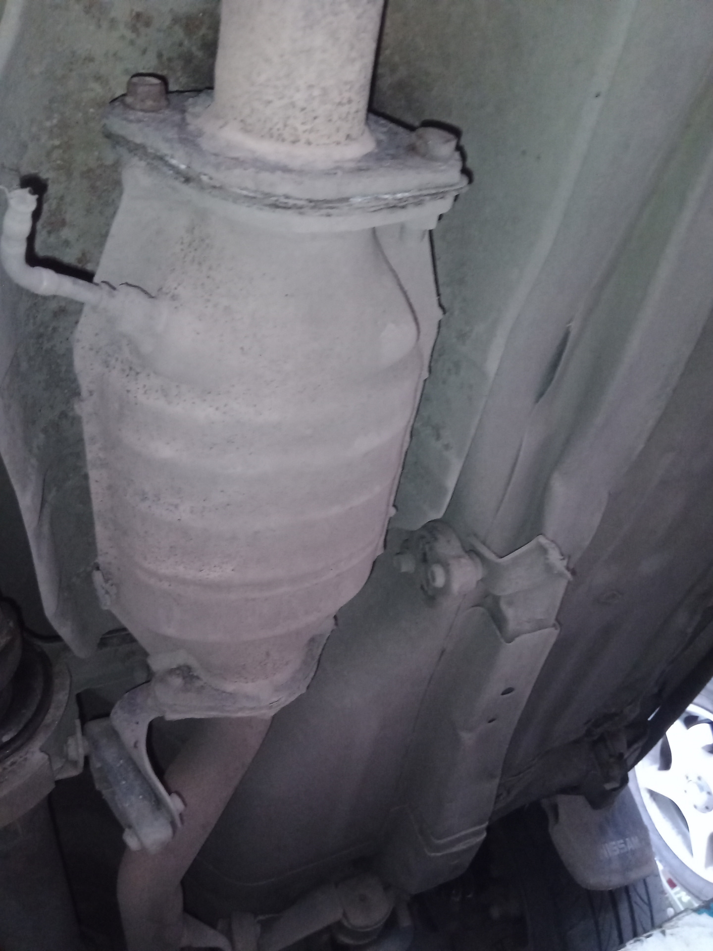 Стронгер вместо катализатора. — Nissan Avenir (2G), 2 л, 1996 года ...