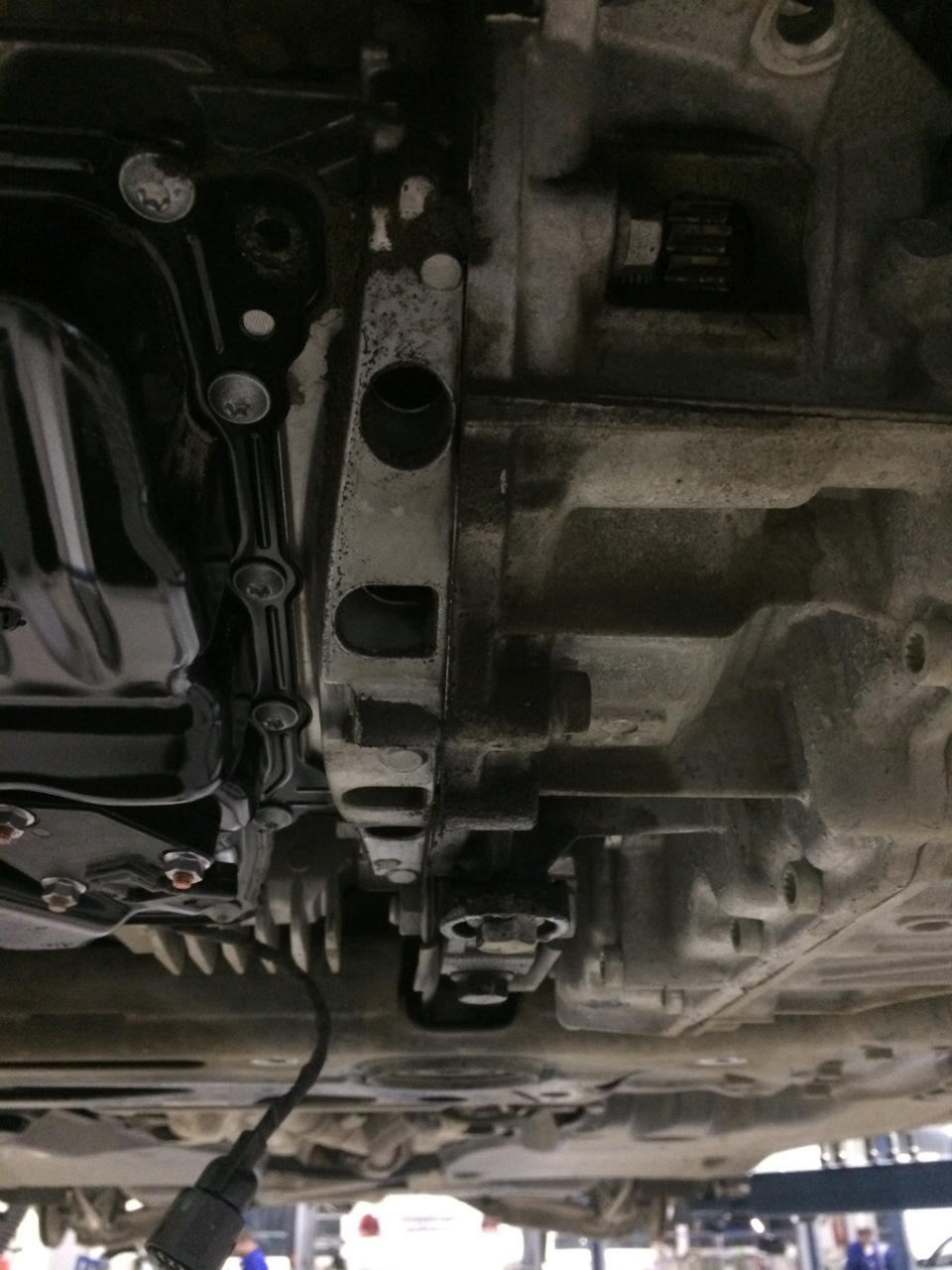 Посторонние звуки узла ГРМ, течь масла со стыка КПП и двигателя, течь ...