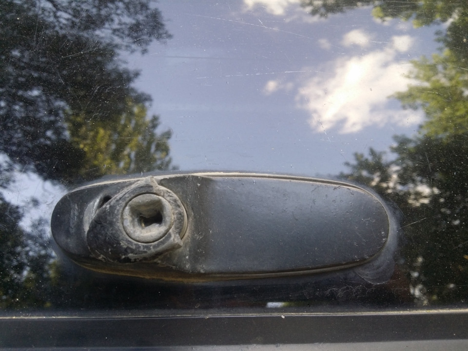 Давно сломана ручка кунга, а починить некому…:) — Ford Ranger (2G), 2,5 ...
