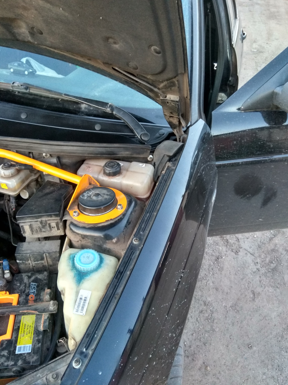 Жабо, шумка петель капота и вакуума… — Lada Приора хэтчбек, 1,6 л, 2012 ...