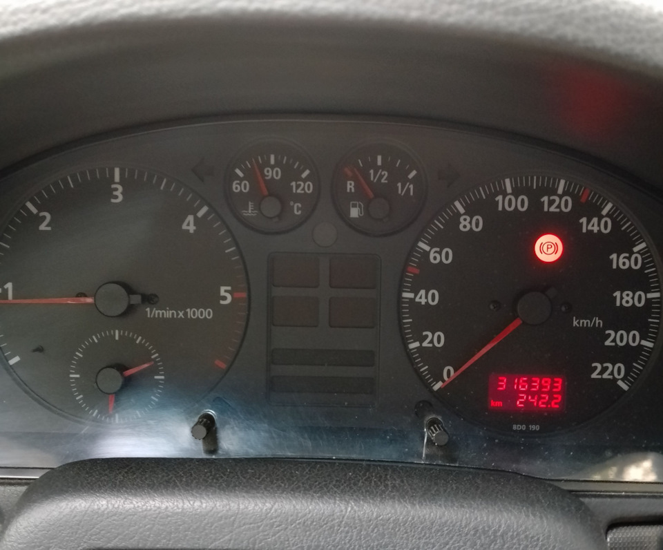 А у вас датчик температуры треснул))) — Audi A4 Avant (B5), 1,9 л, 1996 ...