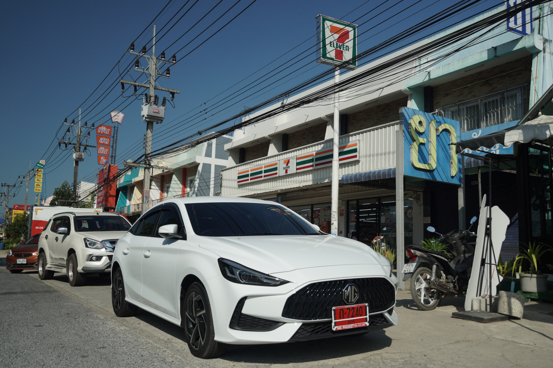 Китайский автомобиль в тайланде mg. Mg автомобиль в тайланде. Mg автомобиль в тайланде. Популярные машины в тайланде. Таиландские машины марки.