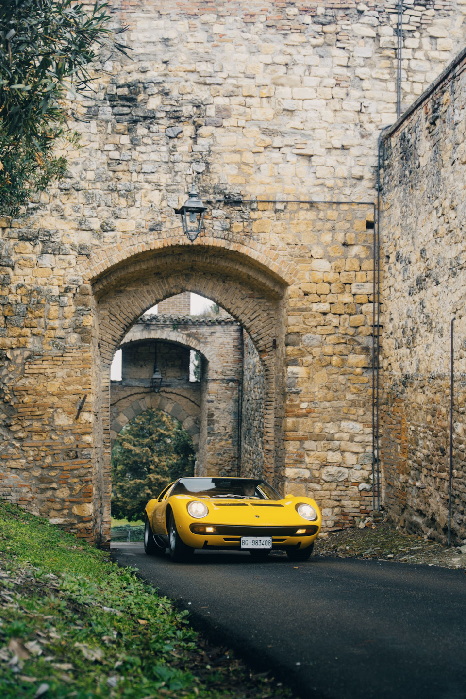 Каково это — водить первый в мире суперкар Lamborghini Miura? — DRIVE2