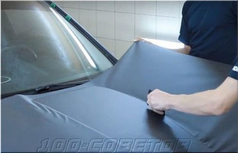Как наклеить карбоновую пленку на пластик и кузов авто (видео)