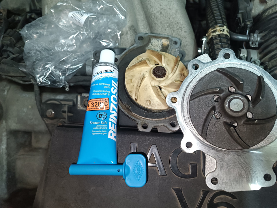 Рейнц рулит. — Jaguar X-Type. Запчасти на фото: UNIVERSAL