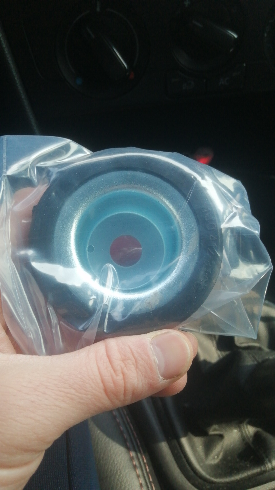 Замена чашки пружины стойки амортизатора перед — Volkswagen Polo Sedan ...