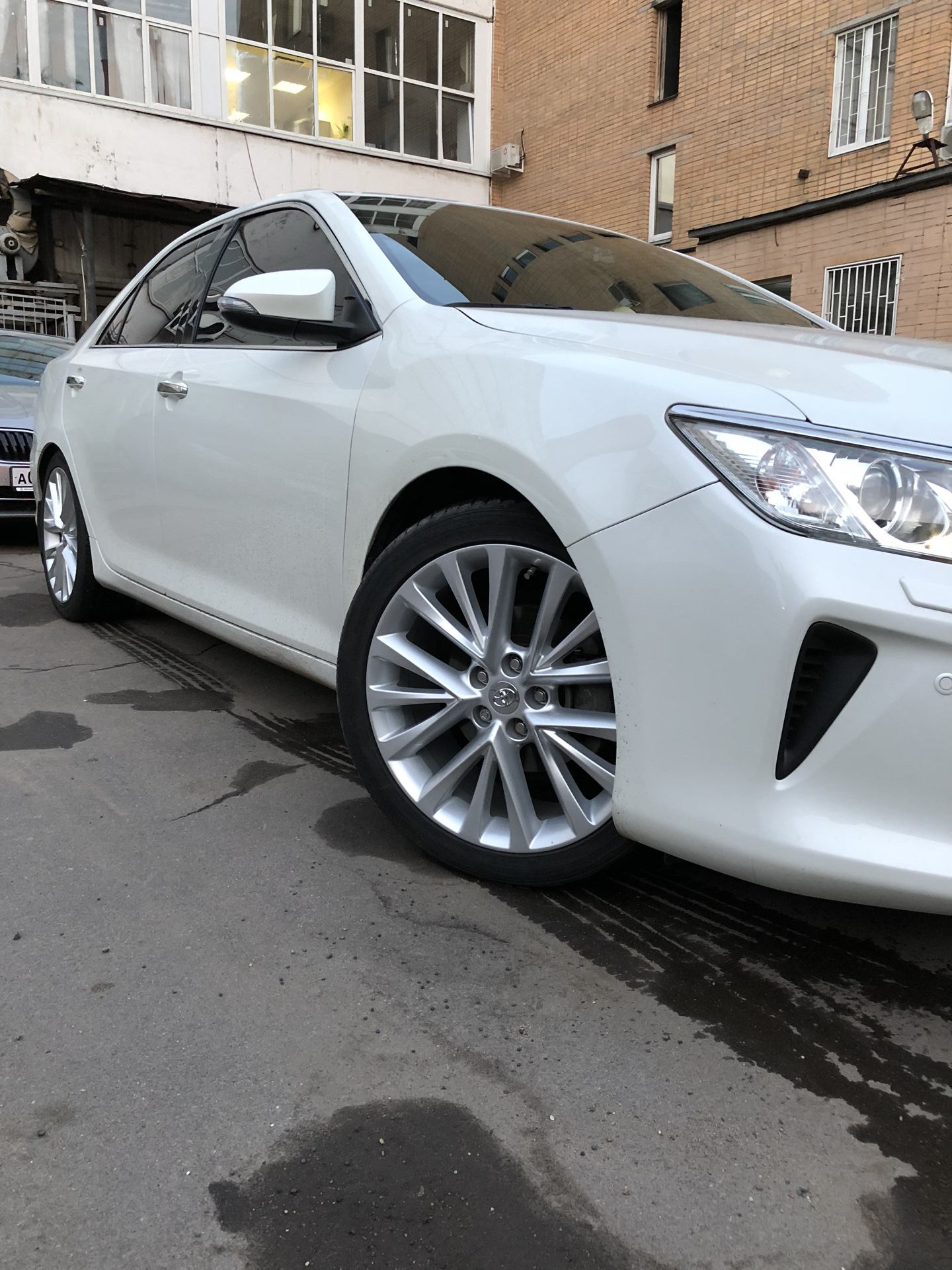 Камри 55 на 18 дисках фото R19! - Toyota Camry (XV50), 2,5 л, 2016 года колёсные диски DRIVE2