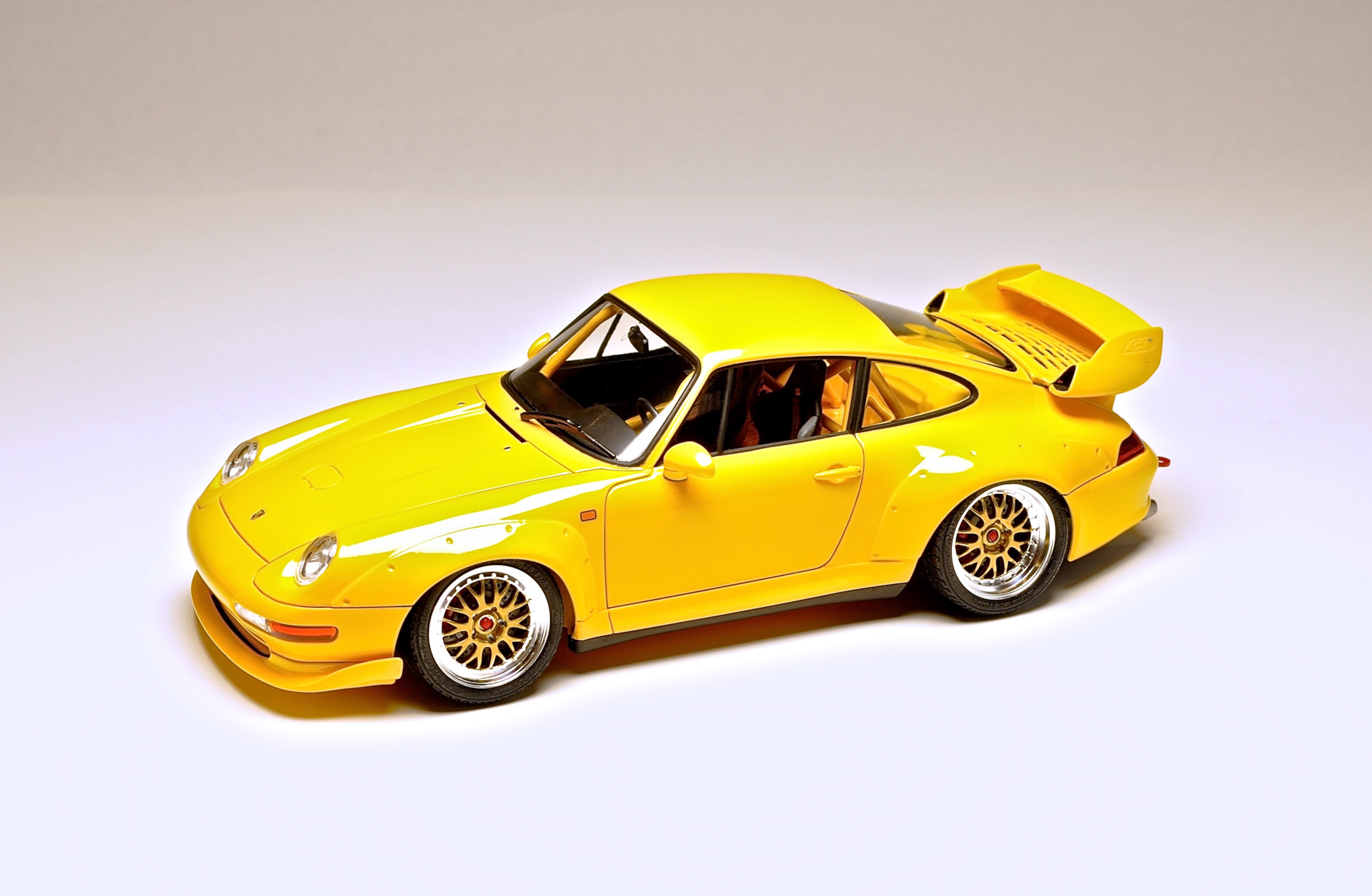 Модель 1 24. Porsche 933 gt2. Porsche 911 1 24. Revell Porsche 911 Turbo 1/24. Порше 911 от Тамии модель.