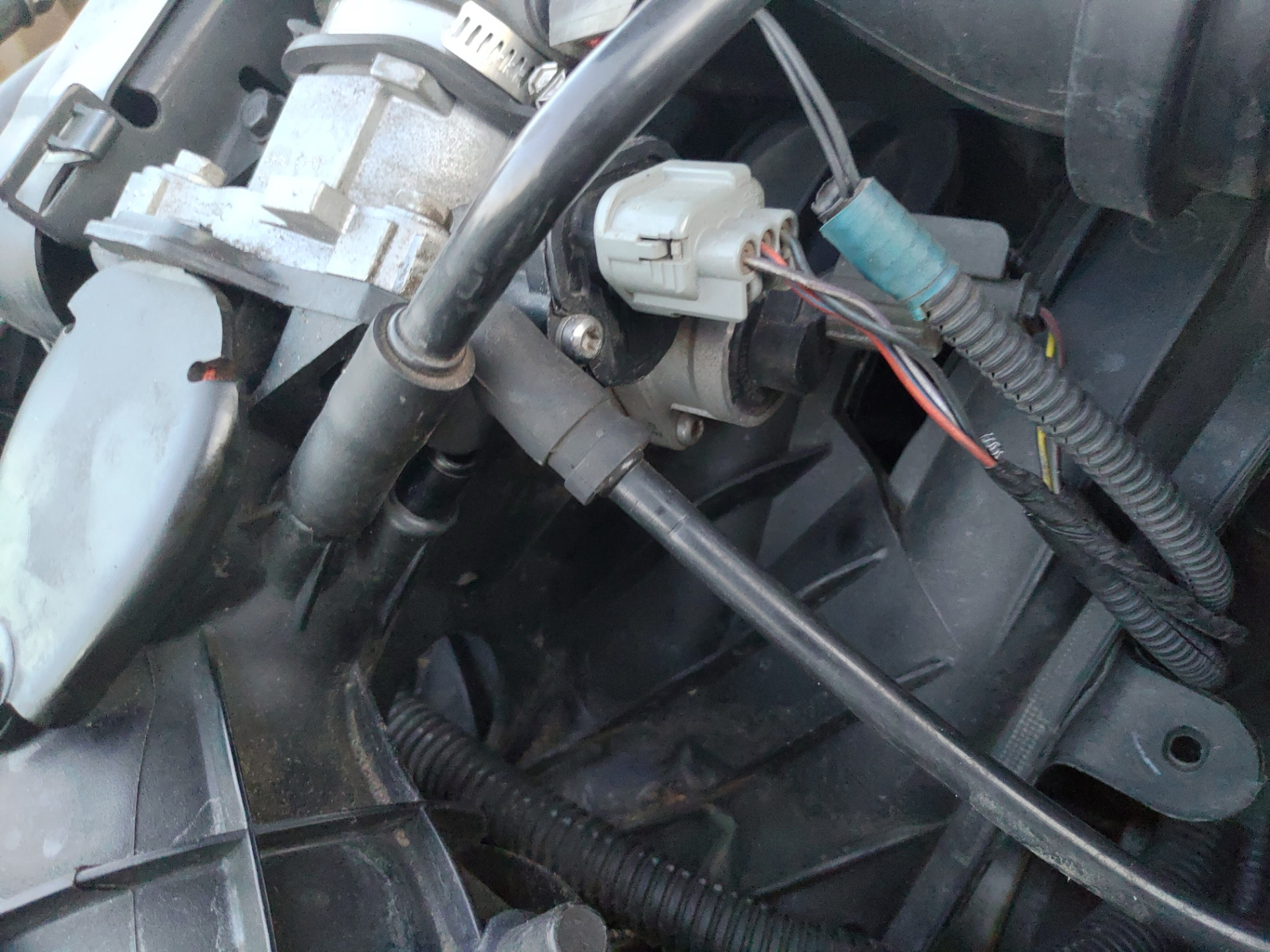 Подсос воздуха во впускном коллекторе акцент. Катушка зажигания волга сайбер. Акцент подсос воздуха. 4 z14xep. Акцент подсос воздуха.