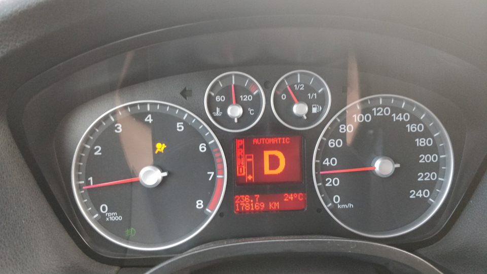 Беременый мужик — Ford Focus Sedan II, 1,6 л, 2007 года | наблюдение ...