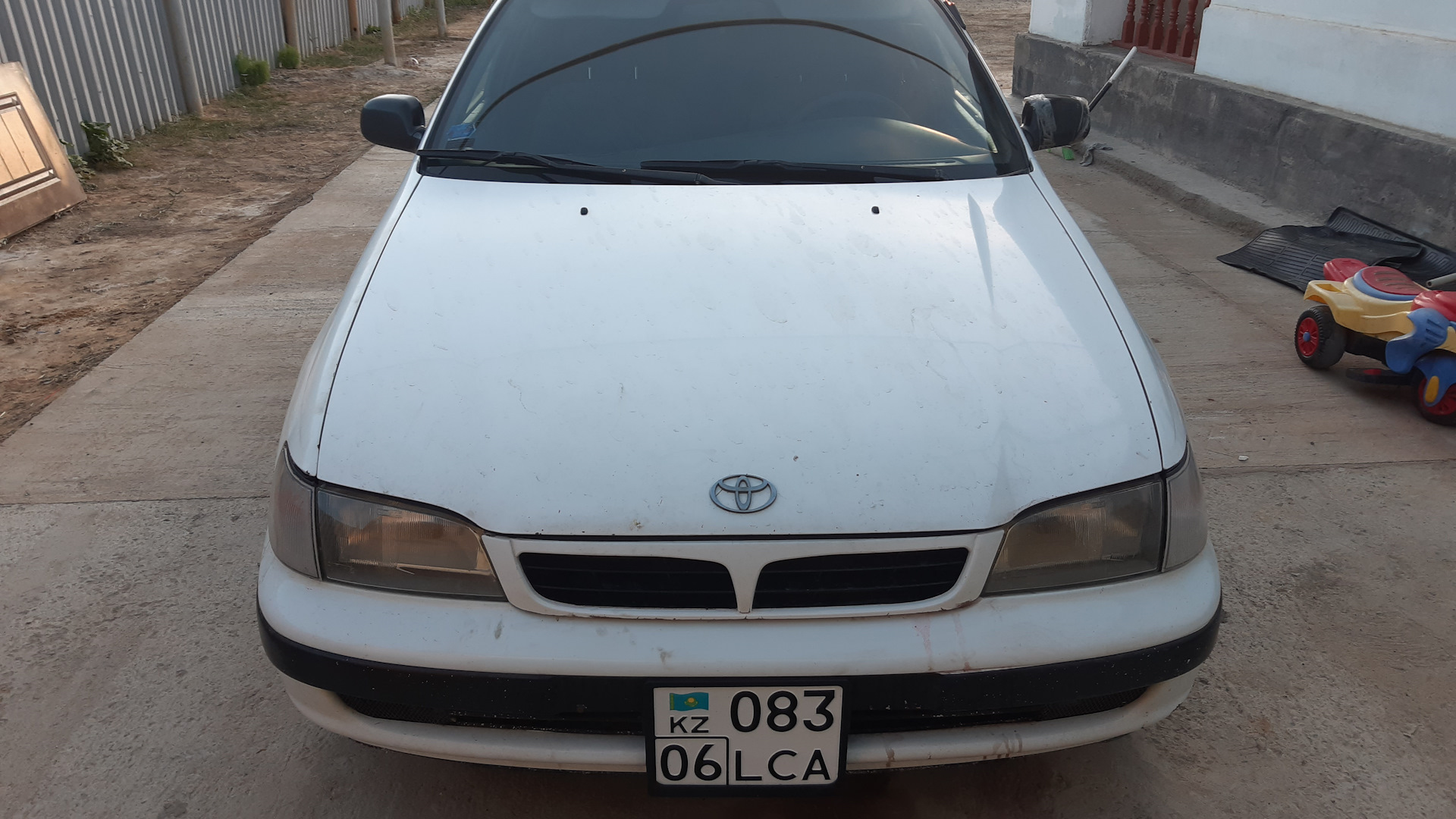 Nissan Carina