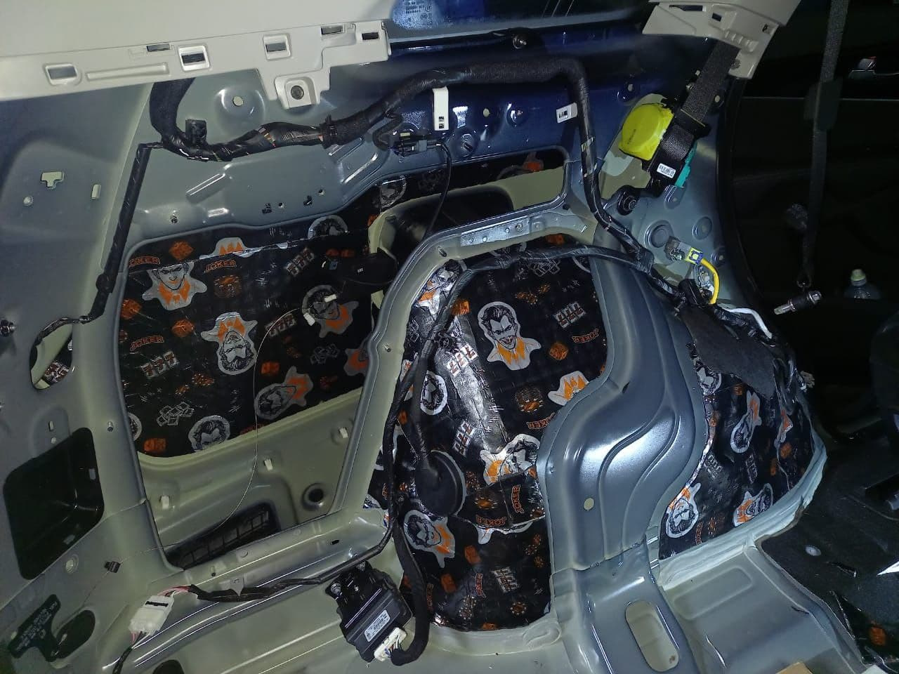 Шумоизоляция багажного отделения и задних арок. — KIA Sorento (3G), 2,2 ...