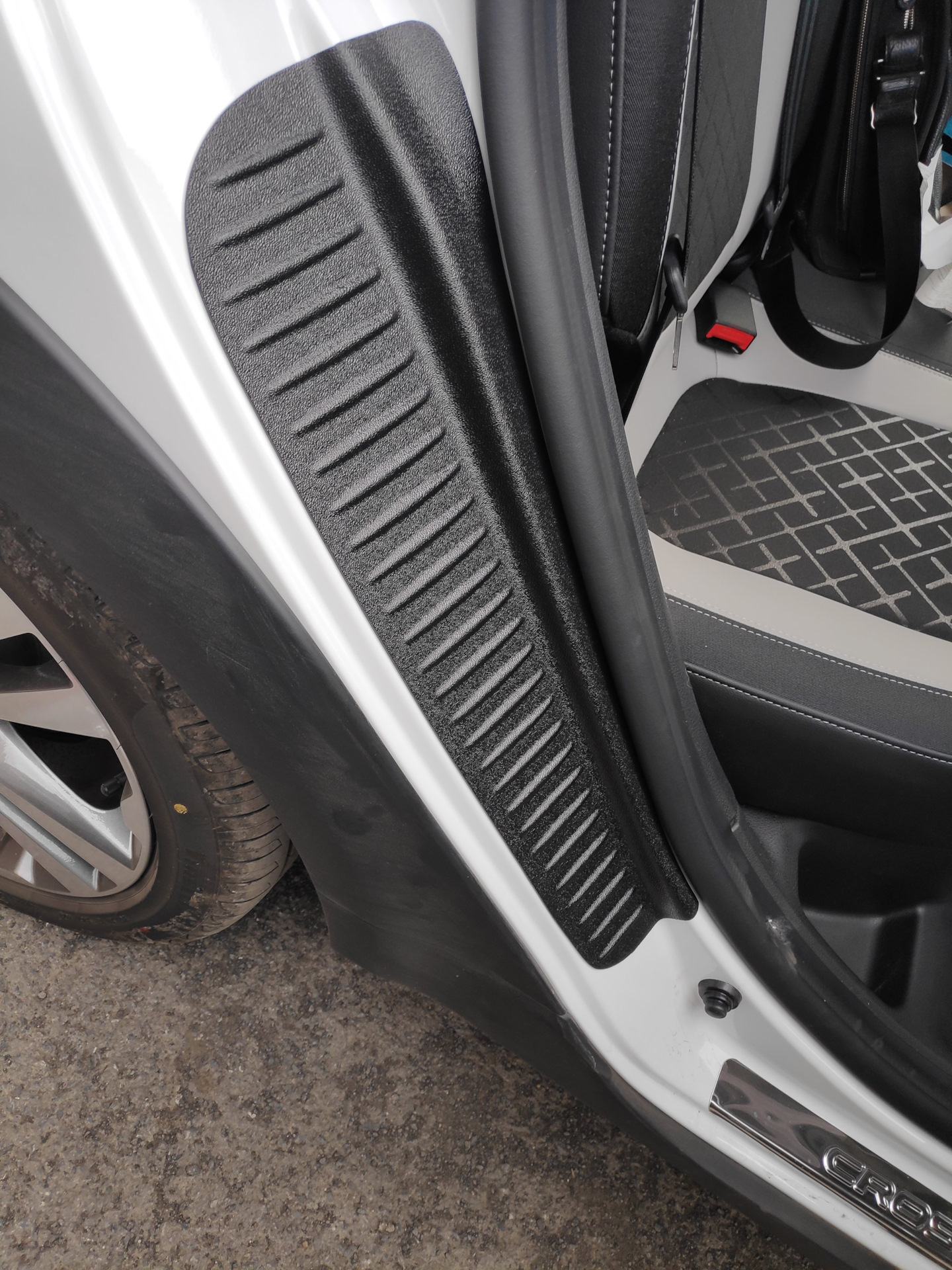 Накладки на внутренние части задних арок — Lada Vesta SW Cross (1G), 1 ...